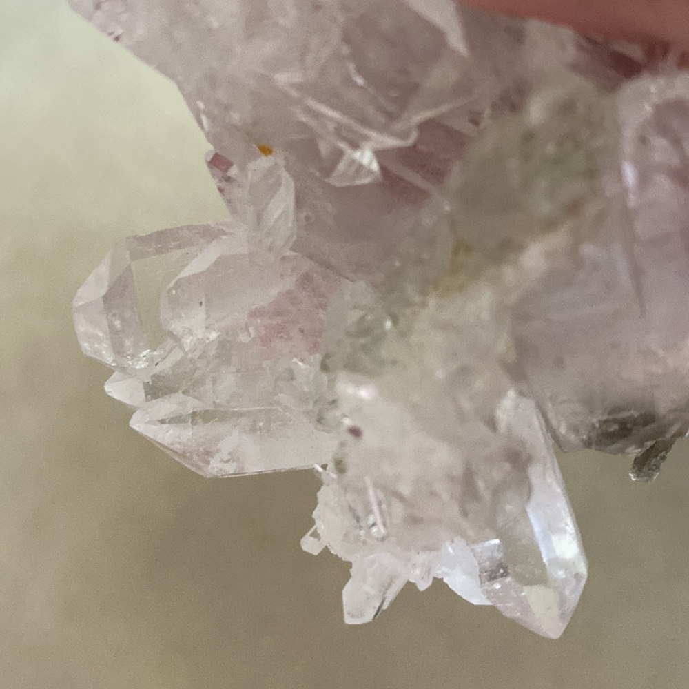 🔥AAA QUALITY QUARTZ CLUSTER🔥Points all over + 🌈. 3”X 2.5”X1”. STUNNING - Picture 15 of 17